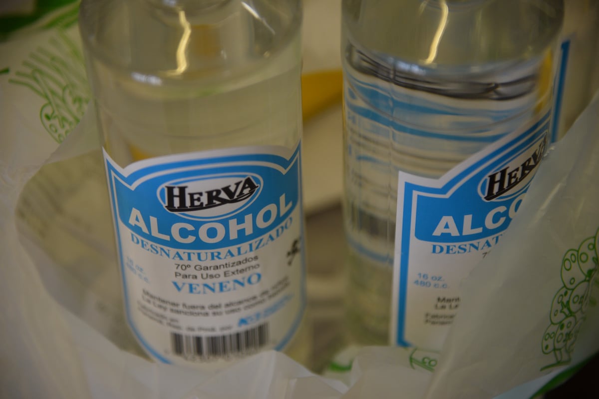 La rebatiña por gel alcoholado, alcohol y vitamina C. Proponen solución