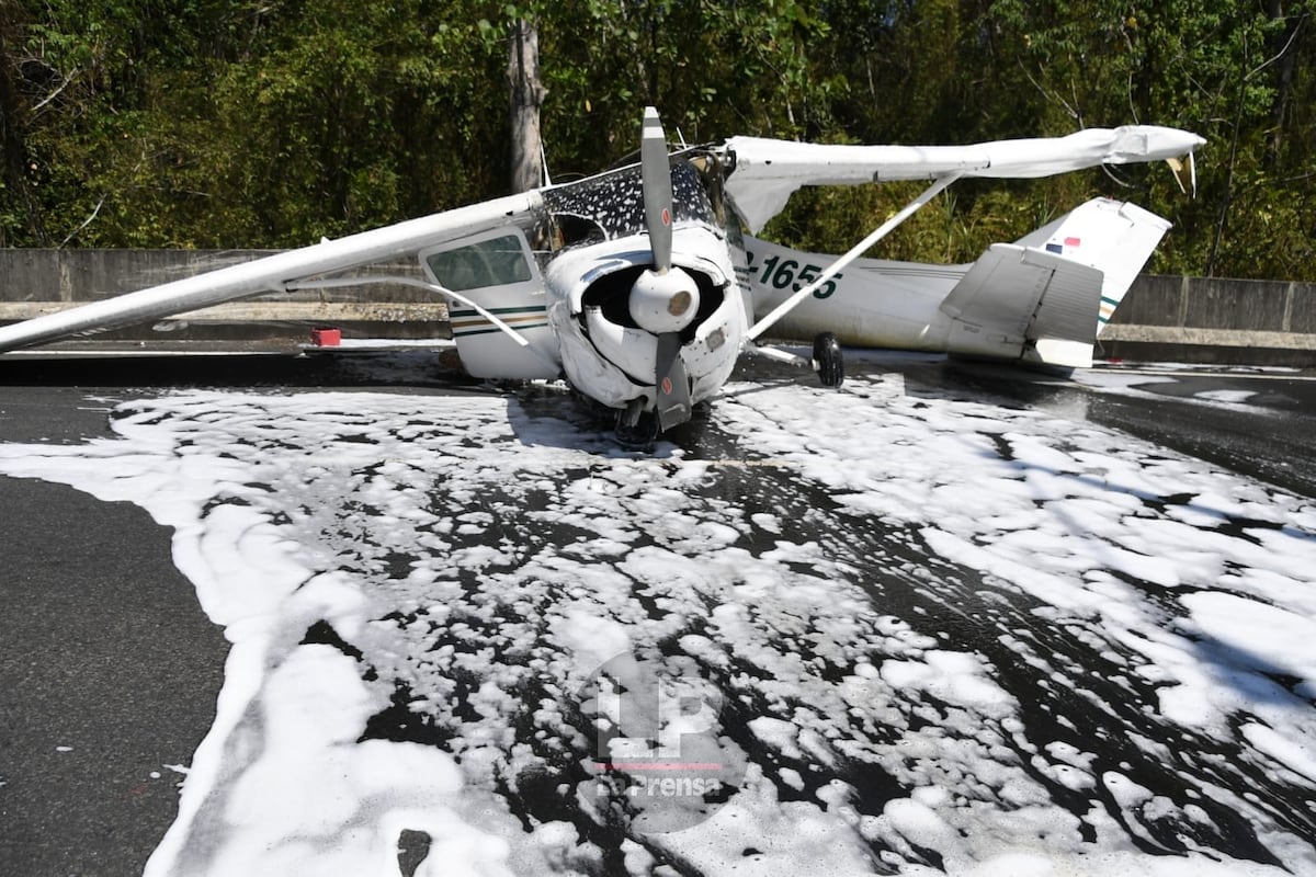 Pasajeros están a salvo. Aeronave se accidenta en vía La Amistad