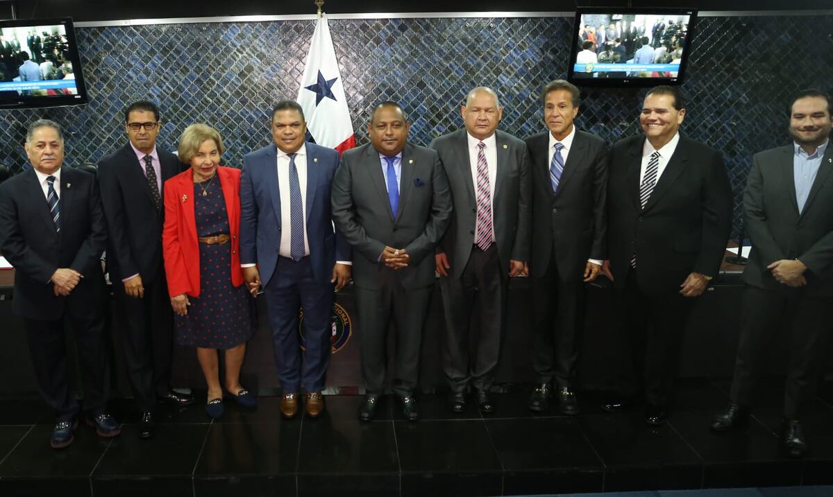 Benicio Robinson y ‘Huevito’ Raúl Pineda toman el control de las comisiones legislativas de Presupuesto y de Credenciales