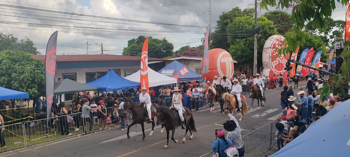 Multitudinaria cabalgata reúne a más de 10 mil jinetes en David 