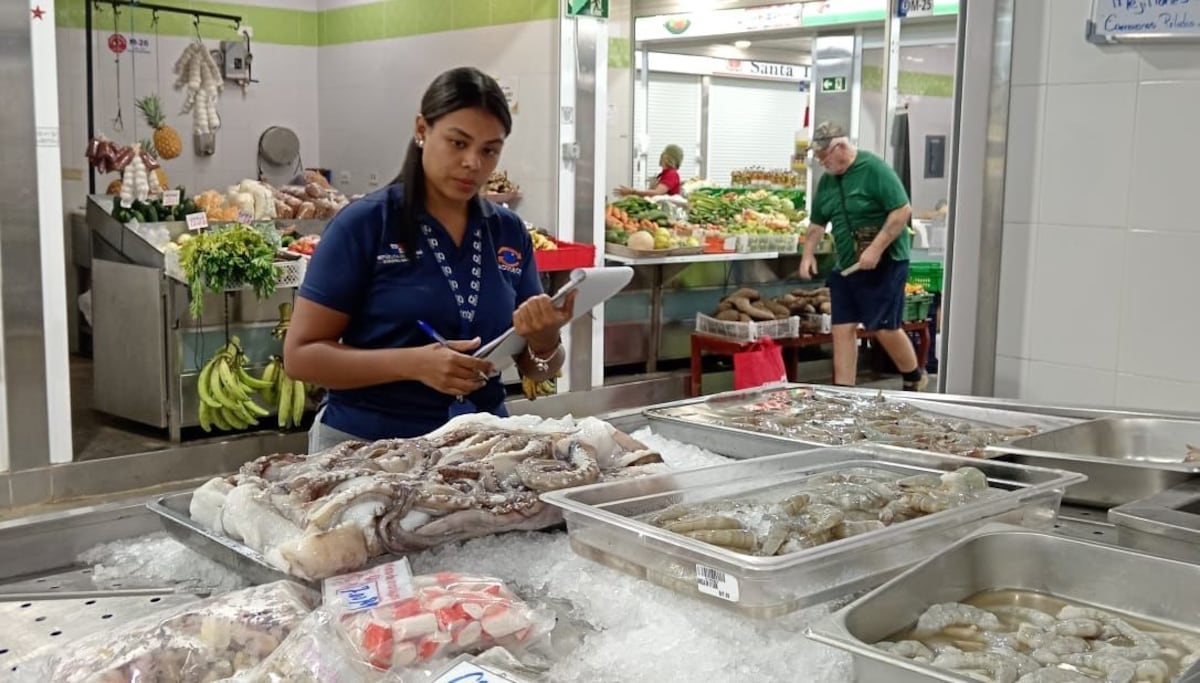 Verifican balanzas y precios en mercados de mariscos durante Cuaresma