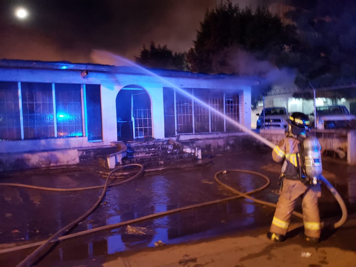 Arde almacén en Aguadulce